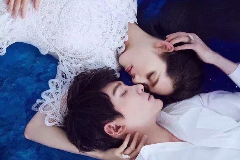 泫雅的爱情故事,从金晓钟到龙俊亨,网友们也从支持变成了反对